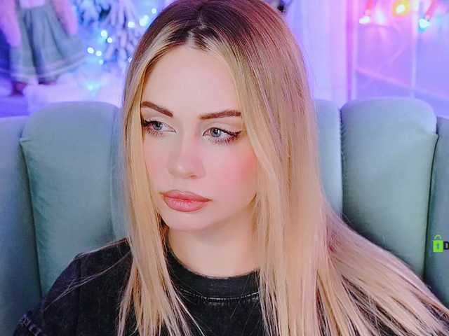 0------0's BongaCams show and profile