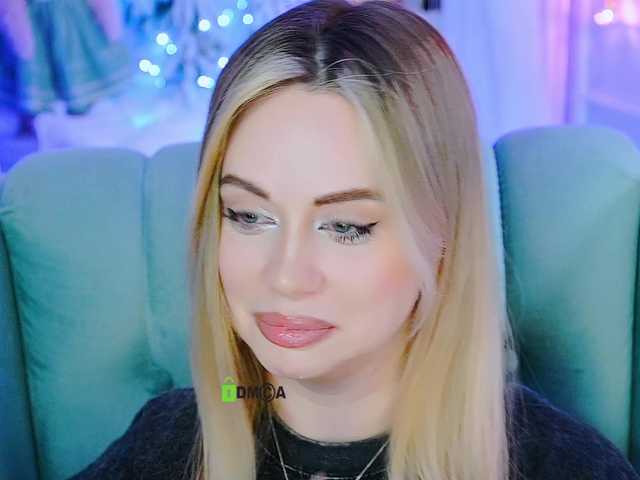 0------0's BongaCams show and profile