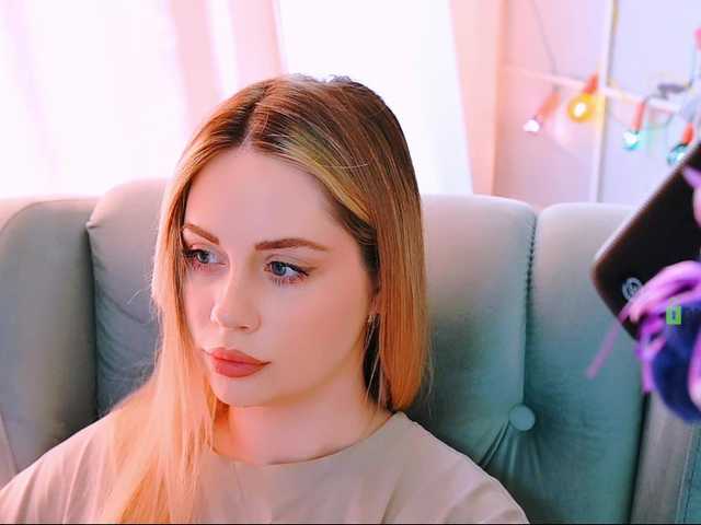 000--- broadcasting live