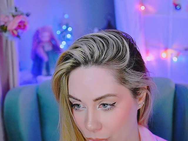 0------0's BongaCams show and profile