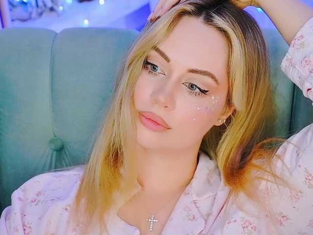 0------0's BongaCams show and profile