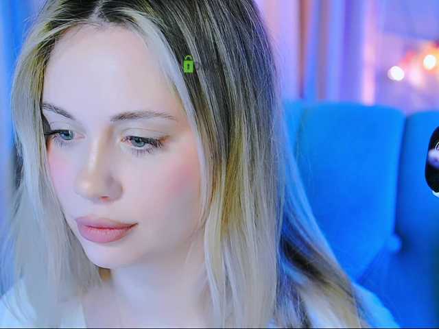 000--- broadcasting live