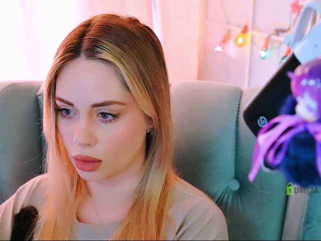 000--- broadcasting live