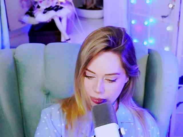 0------0 Live Webcam on BongaCams