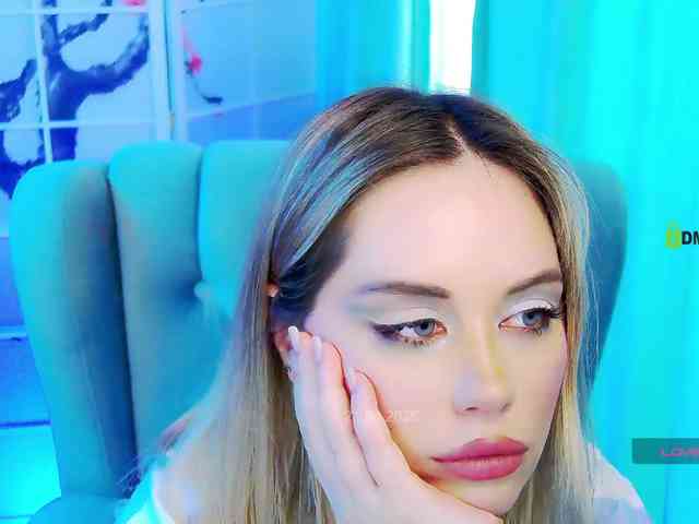 live on webcam 0------0