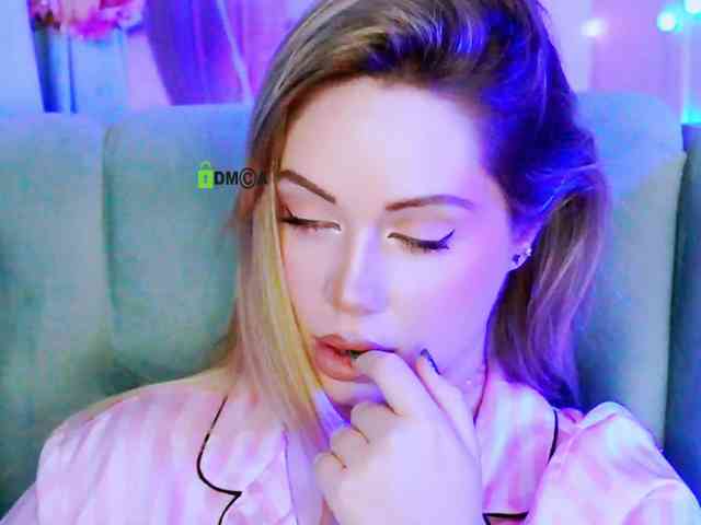 0------0 Live Webcam on BongaCams