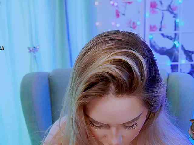 live on webcam 0------0