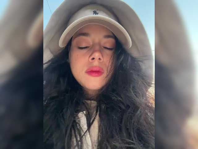 Taanni's BongaCams show and profile