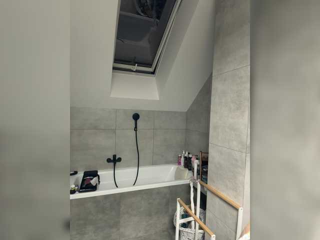 go to chat with Taanni