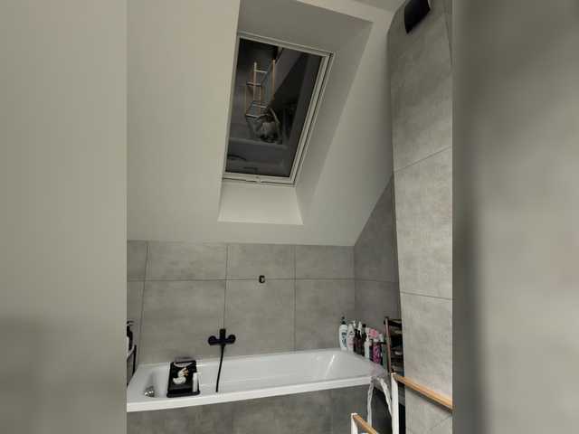 go to chat with Taanni