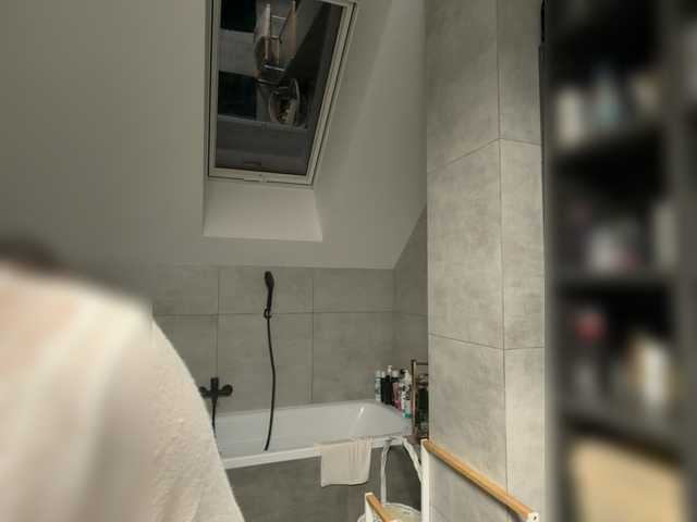 go to chat with Taanni