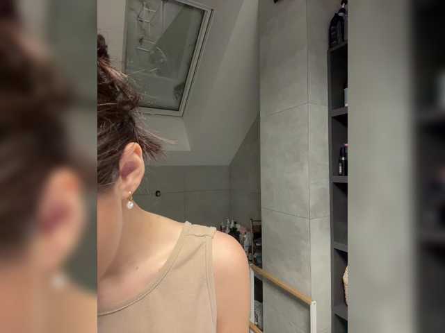 go to chat with Taanni