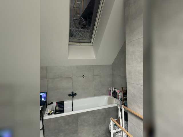 go to chat with Taanni