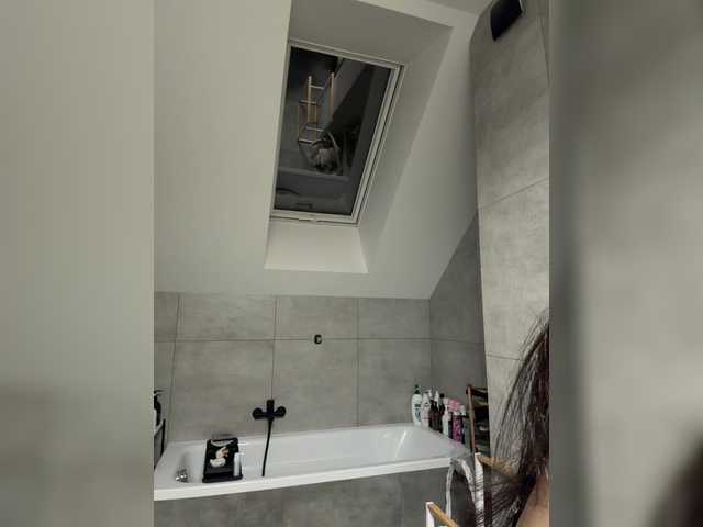 go to chat with Taanni