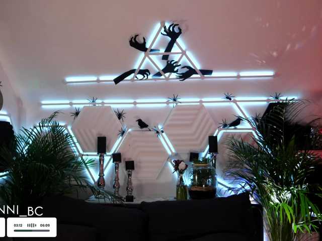 go to chat with Taanni