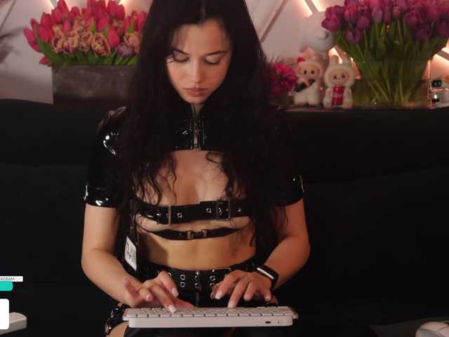 Taanni's BongaCams show and profile