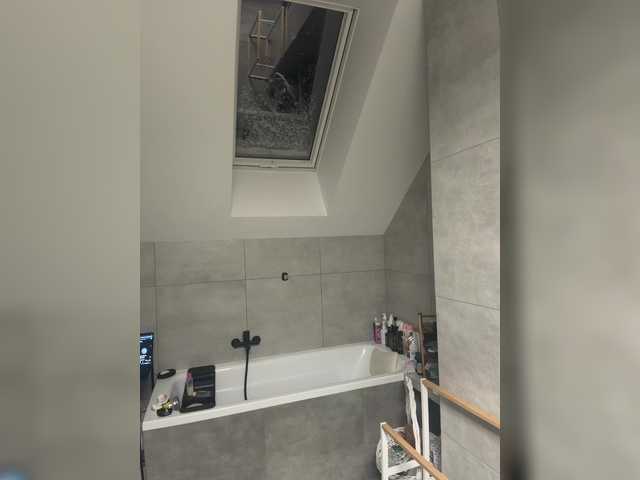 go to chat with Taanni