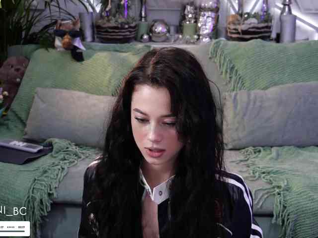 live nude cam Taanni