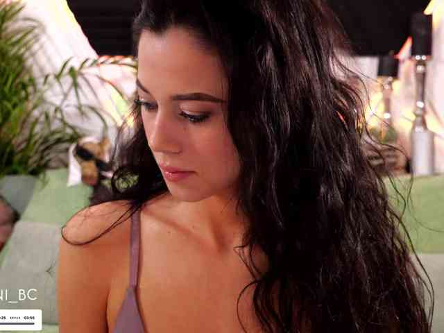 amateur nude online Taanni