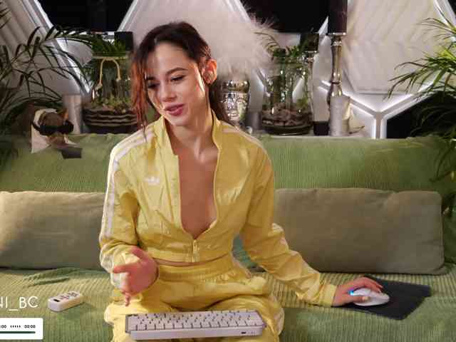 free adult web cam Taanni