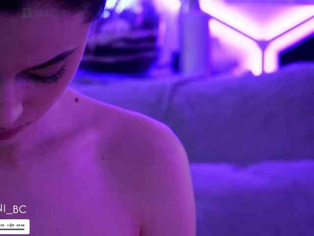 nude web cam Taanni