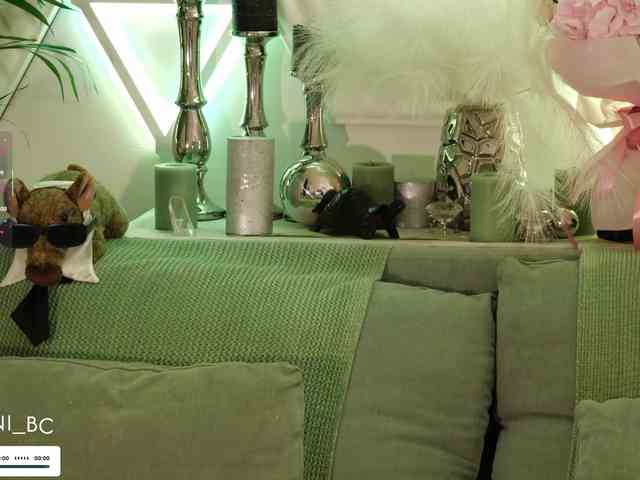 voyeur web cam Taanni