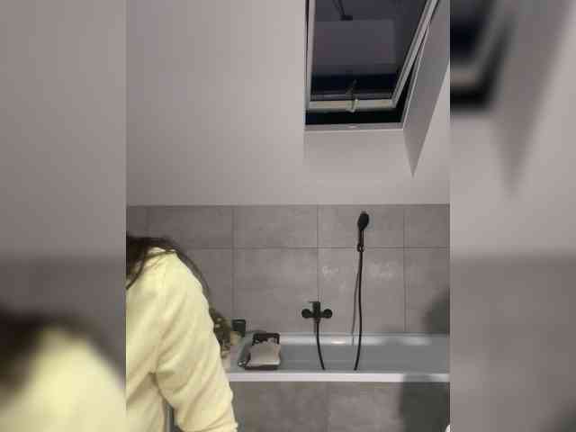 Taanni's webcam live show