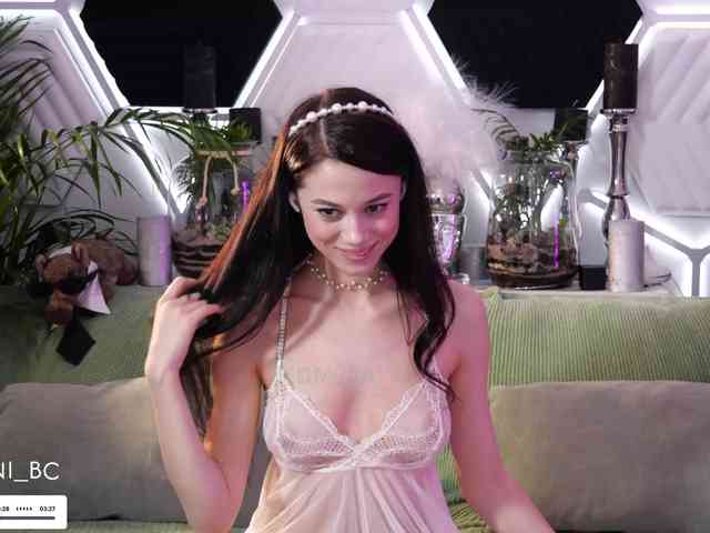live nude cam Taanni