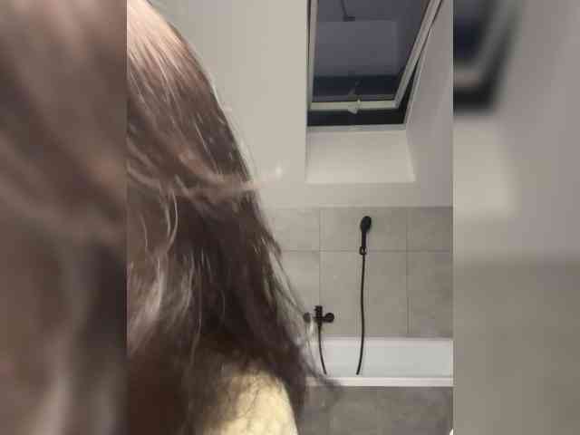 Taanni's webcam live show