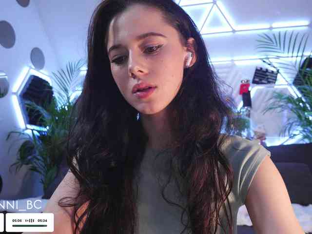 Taanni's webcam live show