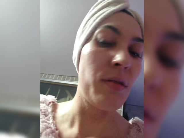 Marina4Love's BongaCams show and profile