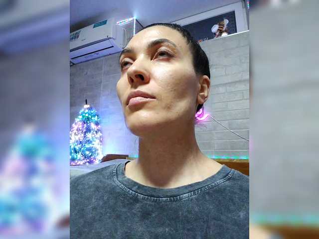 Marina4Love's BongaCams show and profile