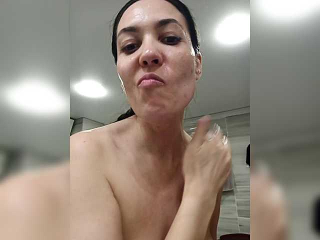 Marina4Love's BongaCams show and profile