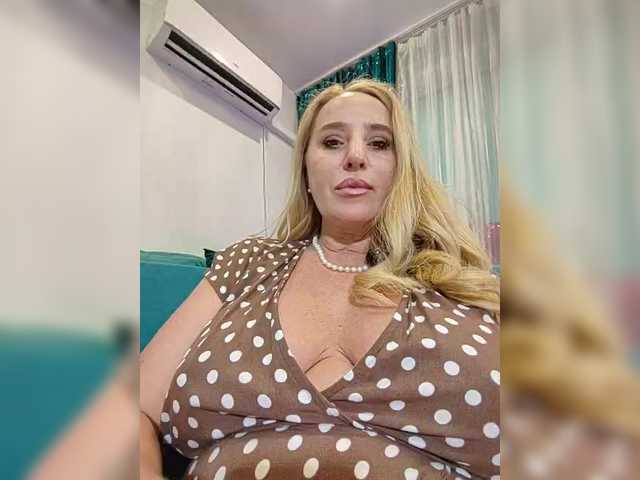 EvelynDreamy's BongaCams show and profile