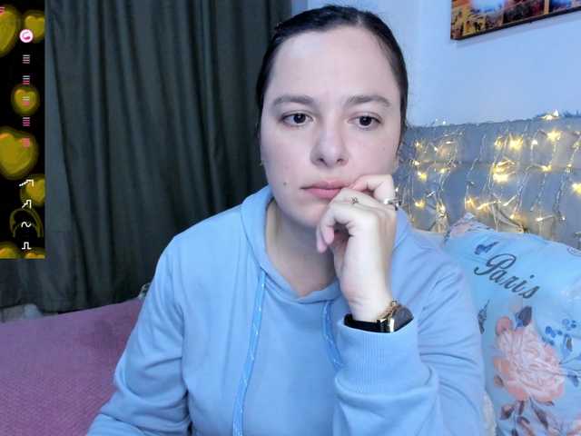 angelaagomez live cam profile