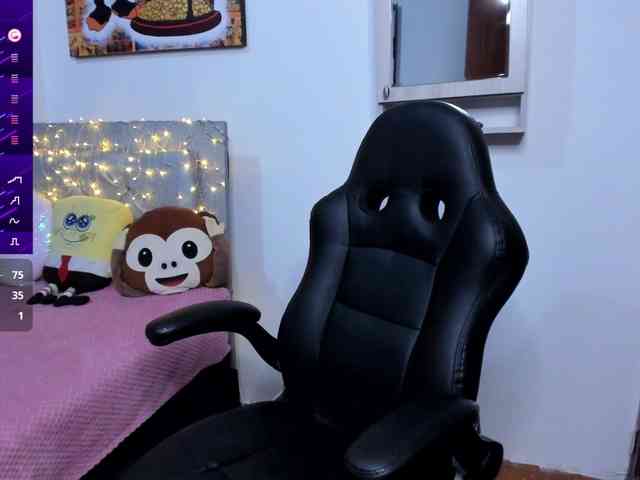 online nude chatroom Angelaagomez