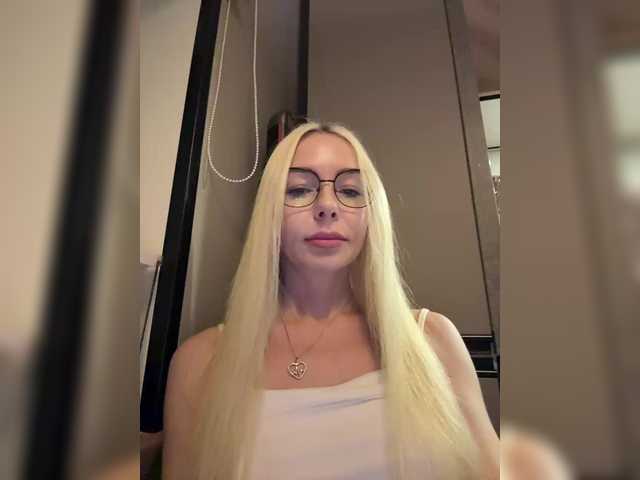 WhiteGirl-one's BongaCams show and profile