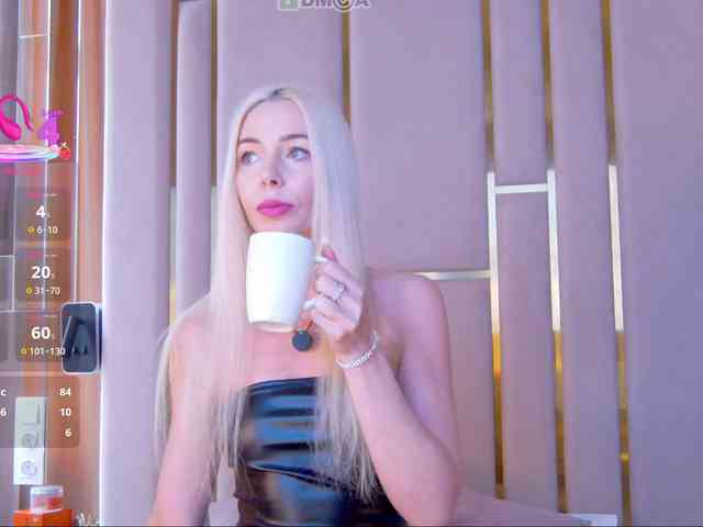 WhiteGirl-one Live Webcam on BongaCams