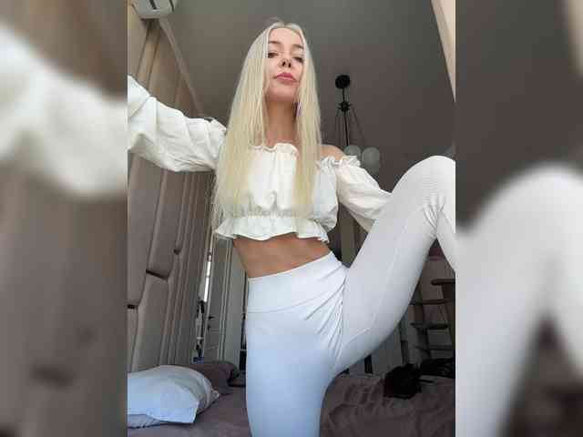 WhiteGirl-one webcam