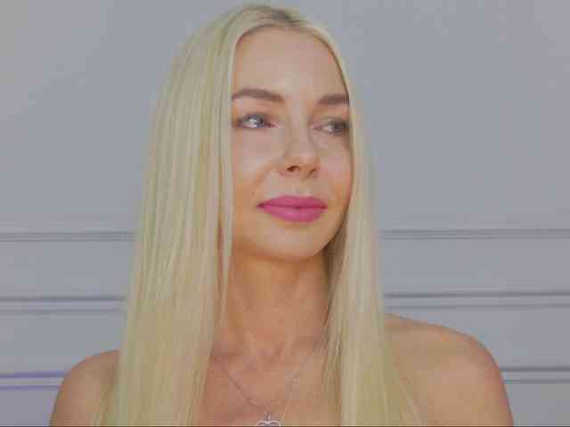 WhiteGirl-one webcam