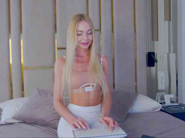 WhiteGirl-one webcam