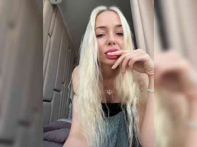 WhiteGirl-one webcam