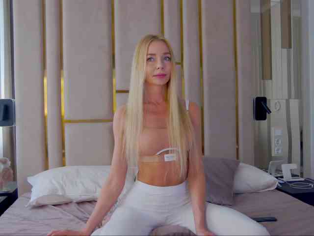 WhiteGirl-one Live Webcam on BongaCams