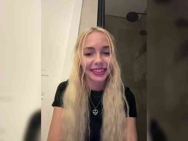 WhiteGirl-one webcam