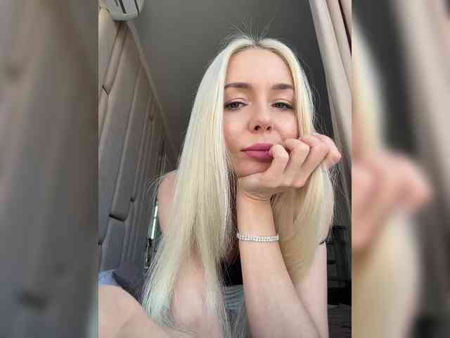 WhiteGirl-one webcam