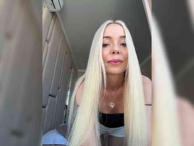 WhiteGirl-one webcam