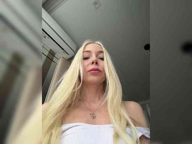 WhiteGirl-one webcam