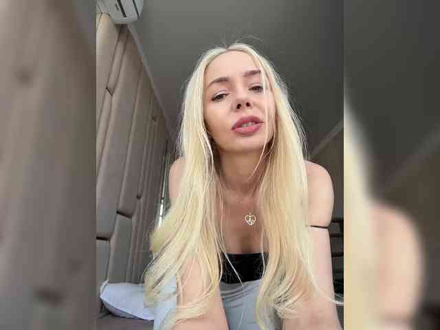 WhiteGirl-one webcam