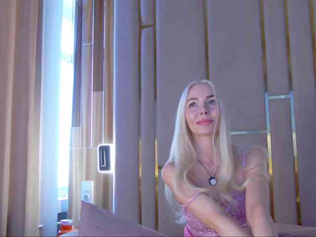 WhiteGirl-one Live Webcam on BongaCams