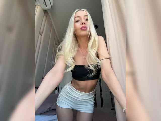 WhiteGirl-one webcam